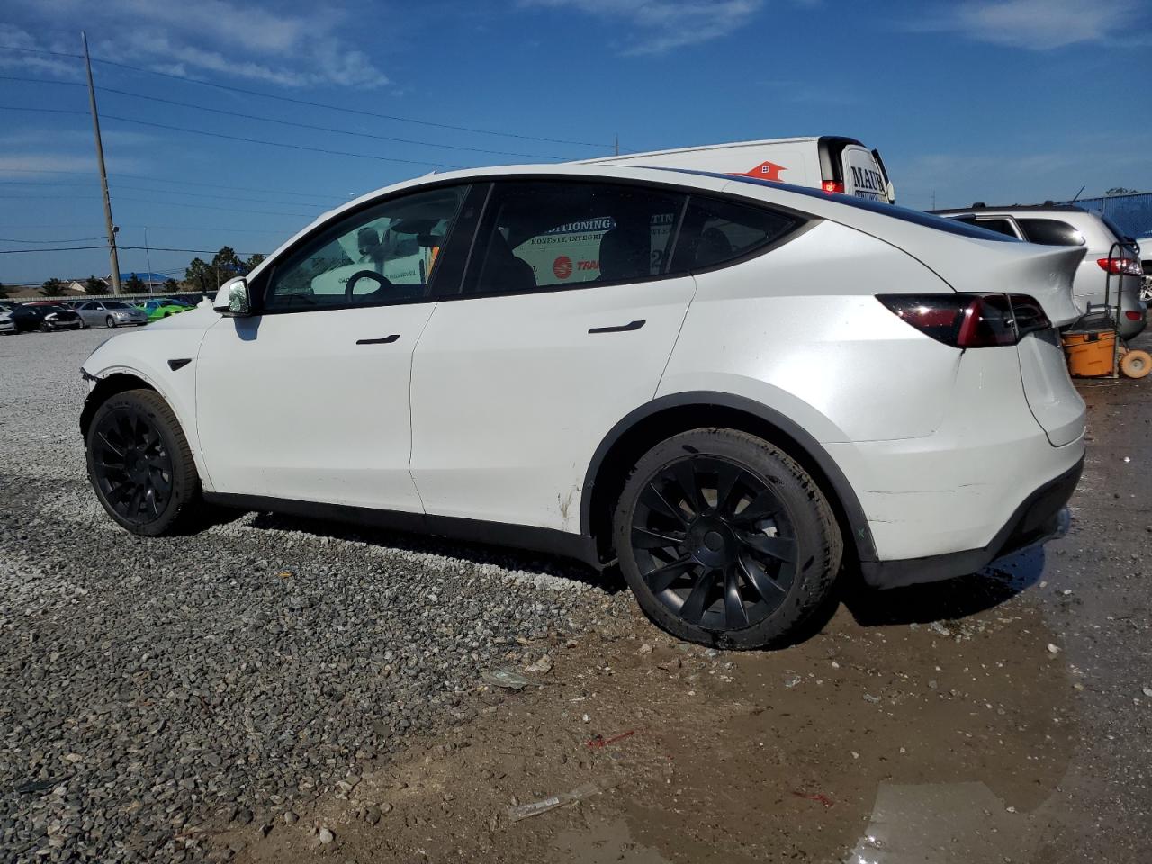 2024 TESLA MODEL Y  VIN:7SAYGDEE2RA265477