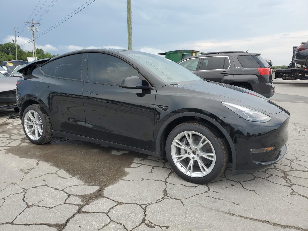 2024 TESLA MODEL Y  VIN:7SAYGDEE3RA282403