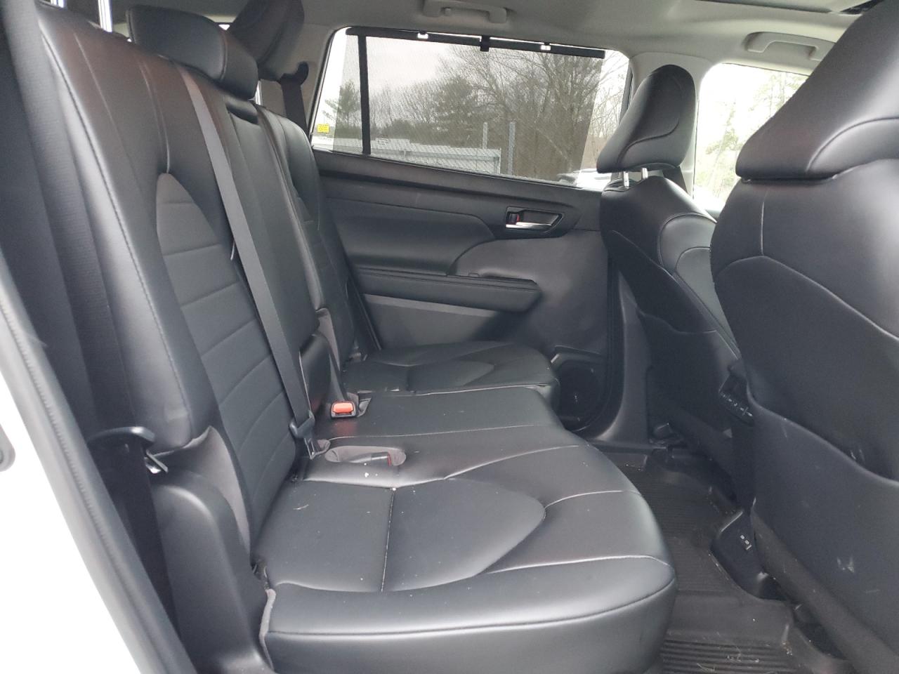 2022 TOYOTA HIGHLANDER XLE VIN:5TDGZRBH9NS193927