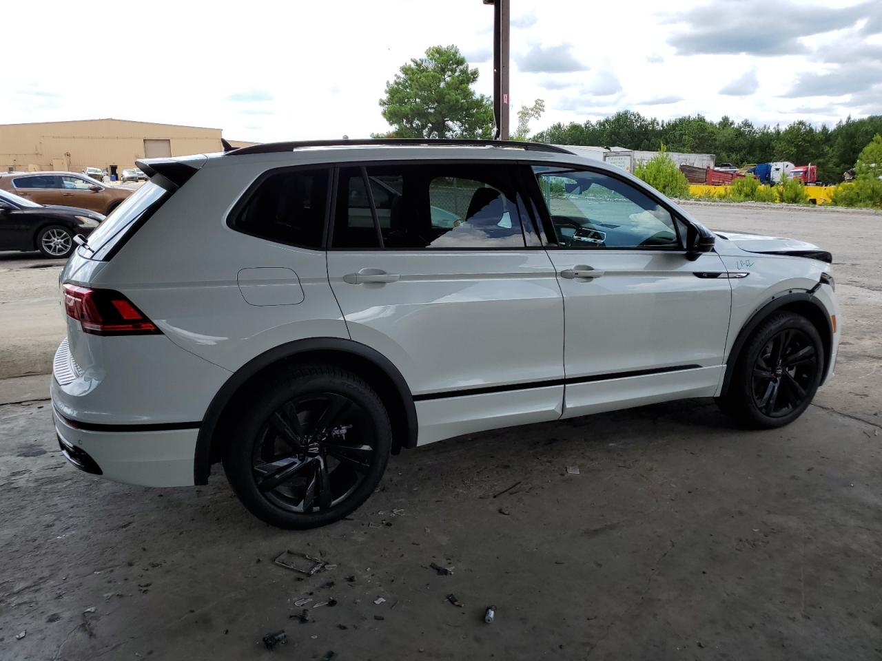 2023 VOLKSWAGEN TIGUAN SE R-LINE BLACK VIN:3VVCB7AX2PM125652