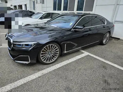 2022 BMW 740 VIN: