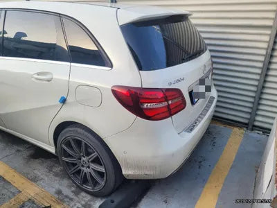 2015 Mercedes-Benz B 200 VIN: