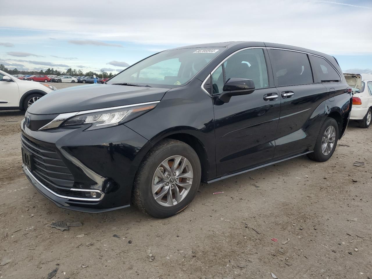 2022 TOYOTA SIENNA XLE VIN:5TDYRKEC3NS131385