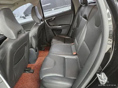 2016 Volvo XC60 VIN: