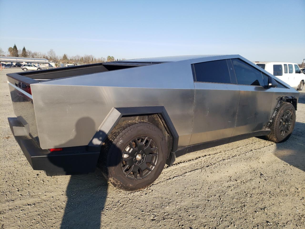 2024 TESLA CYBERTRUCK  VIN:7G2CEHEE4RA011979