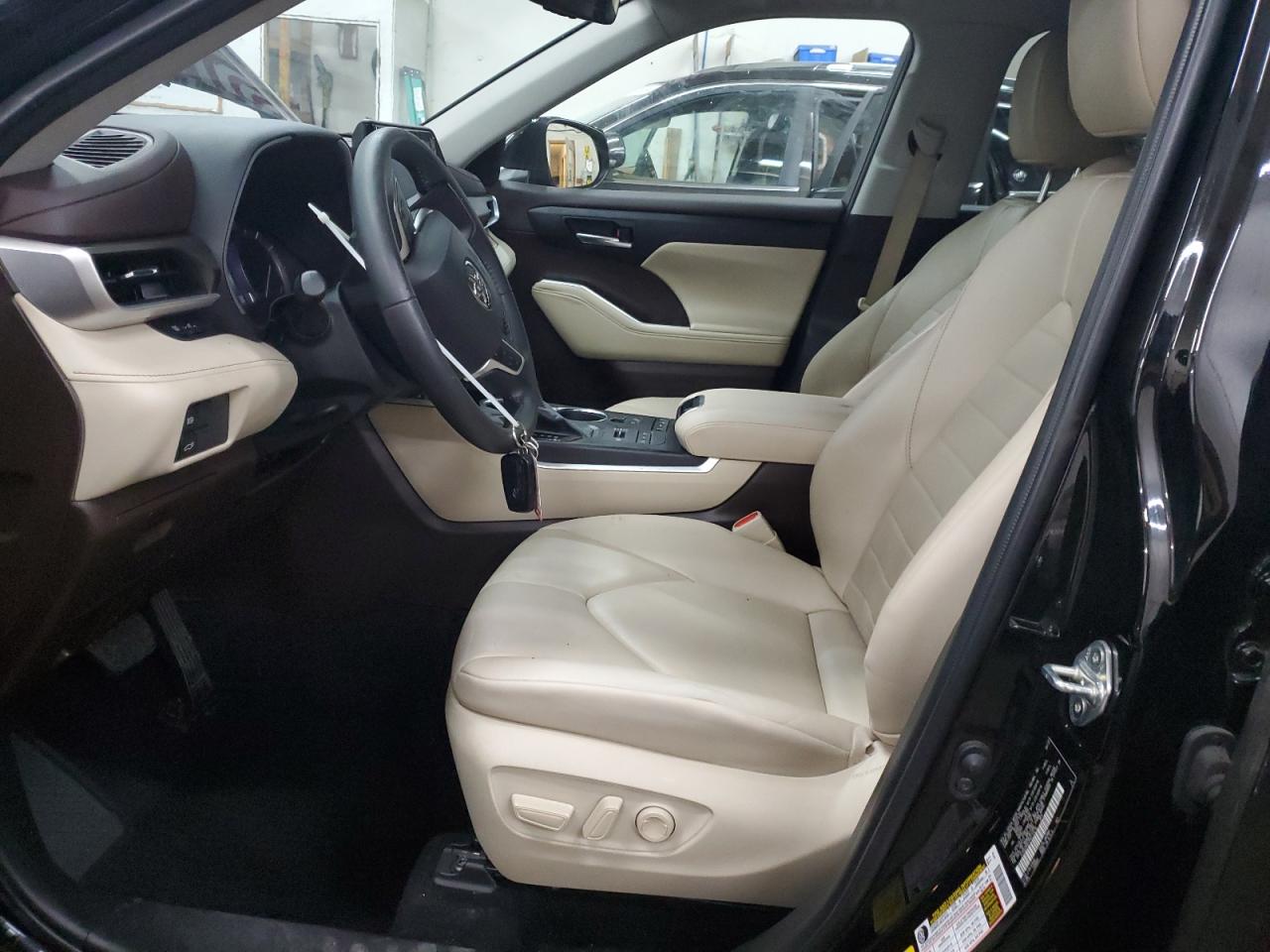 2022 TOYOTA HIGHLANDER XLE VIN:5TDGZRBH1NS213216