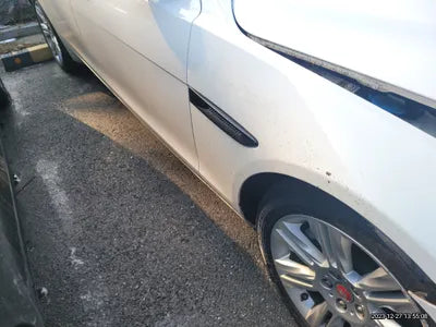2016 Jaguar XF VIN: