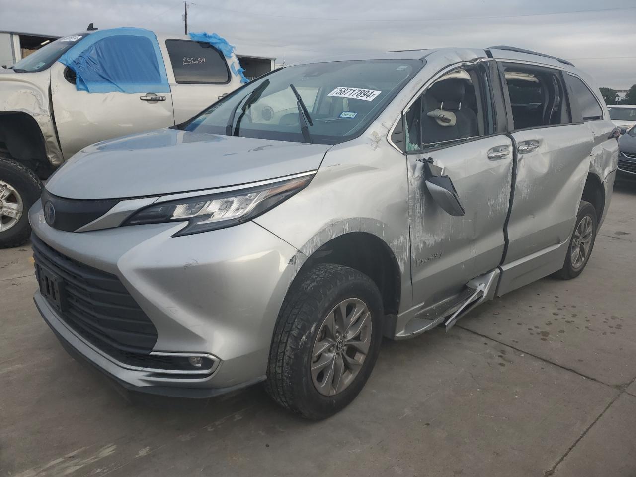 2022 TOYOTA SIENNA XLE VIN:5TDJRKEC1NS119821