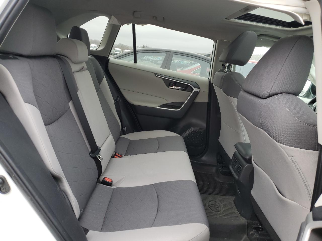 2022 TOYOTA RAV4 XLE VIN:2T3P1RFV2NC317656