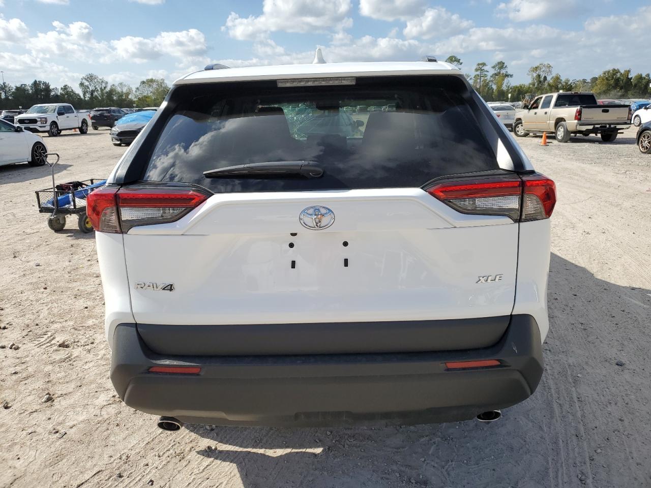 2022 TOYOTA RAV4 XLE VIN:2T3W1RFV2NC180066