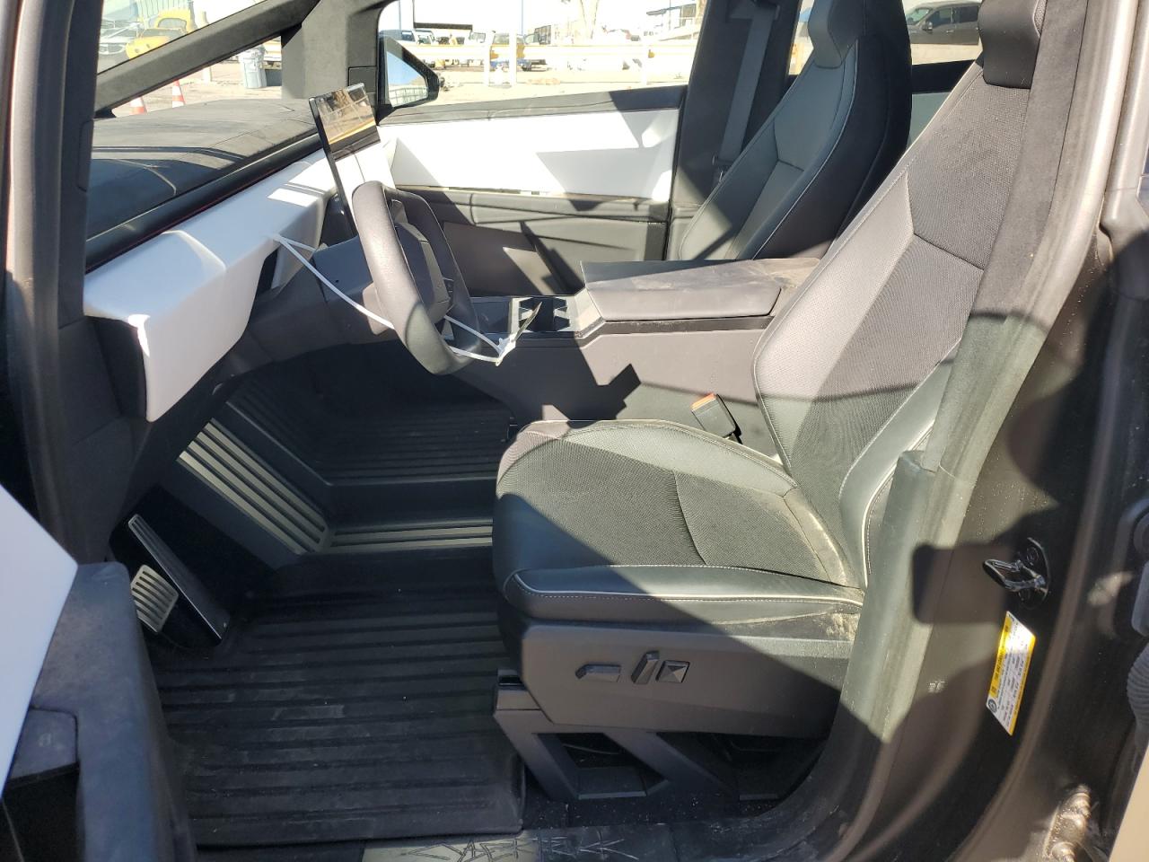 2024 TESLA CYBERTRUCK  VIN:7G2CEHEE2RA018736