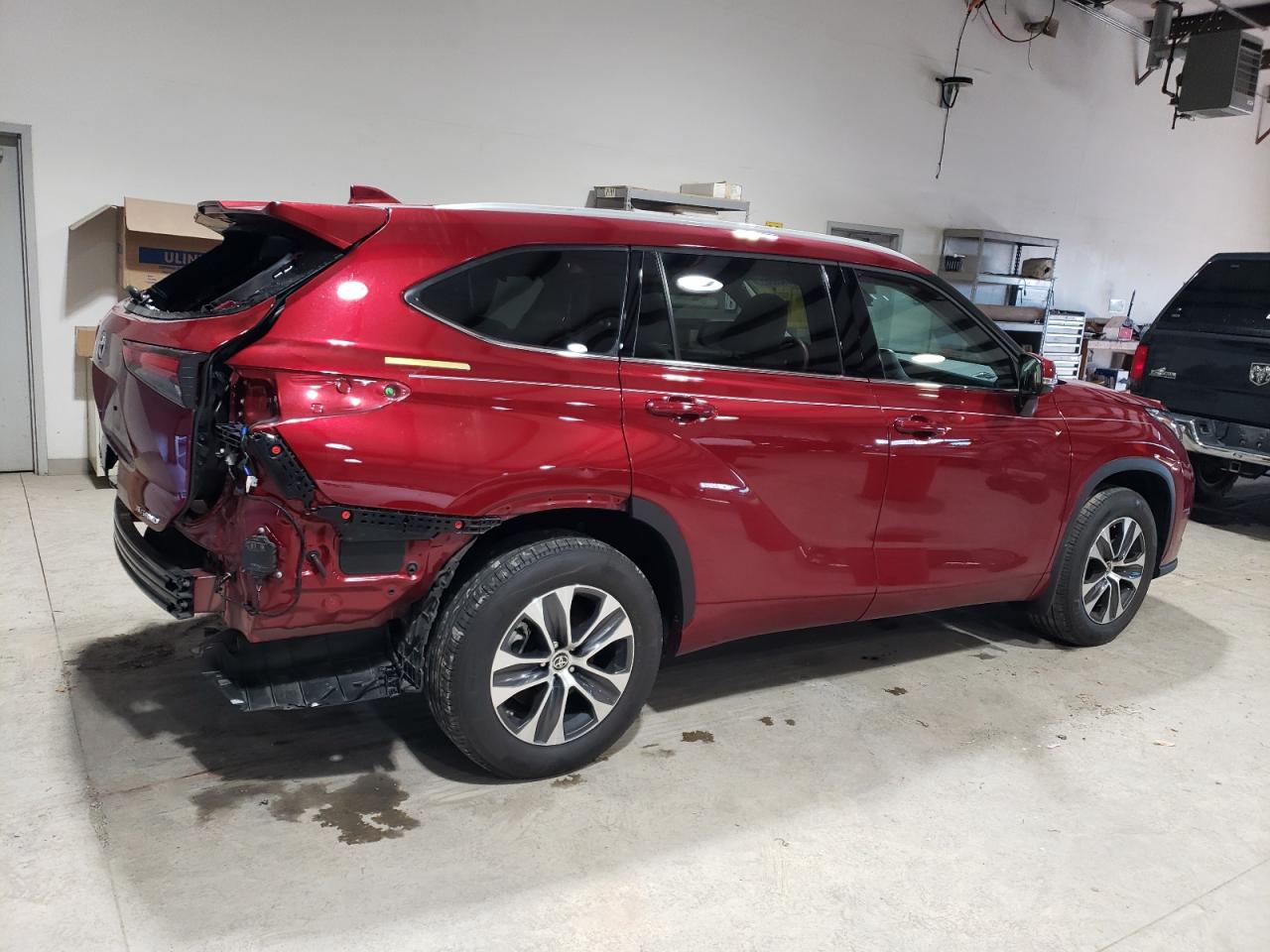 2022 TOYOTA HIGHLANDER XLE VIN:5TDGZRBHXNS195959
