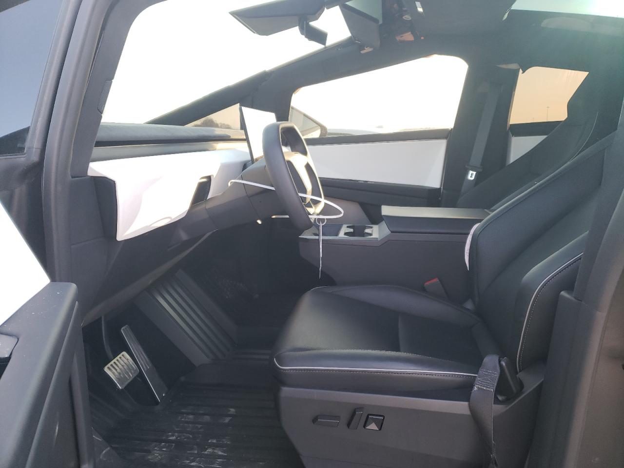 2024 TESLA CYBERTRUCK  VIN:7G2CEHEE4RA011979
