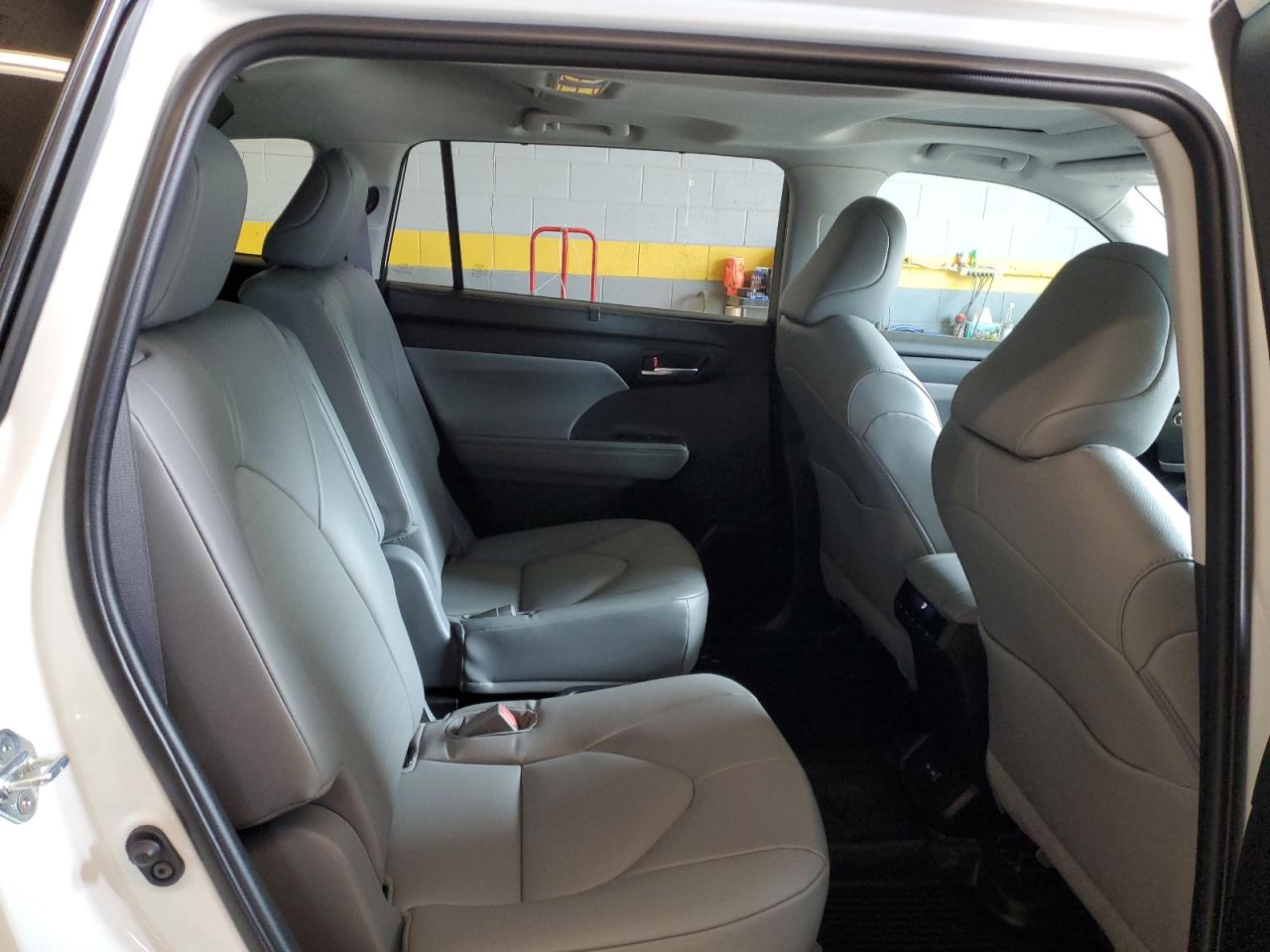 2022 TOYOTA HIGHLANDER XLE VIN:5TDGZRAH1NS140768