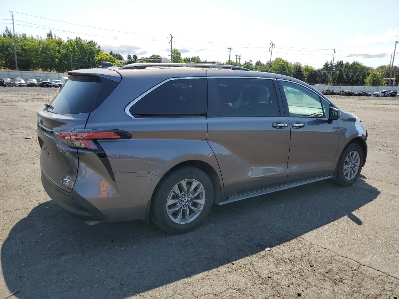 2022 TOYOTA SIENNA XLE VIN:5TDYRKEC6NS091450