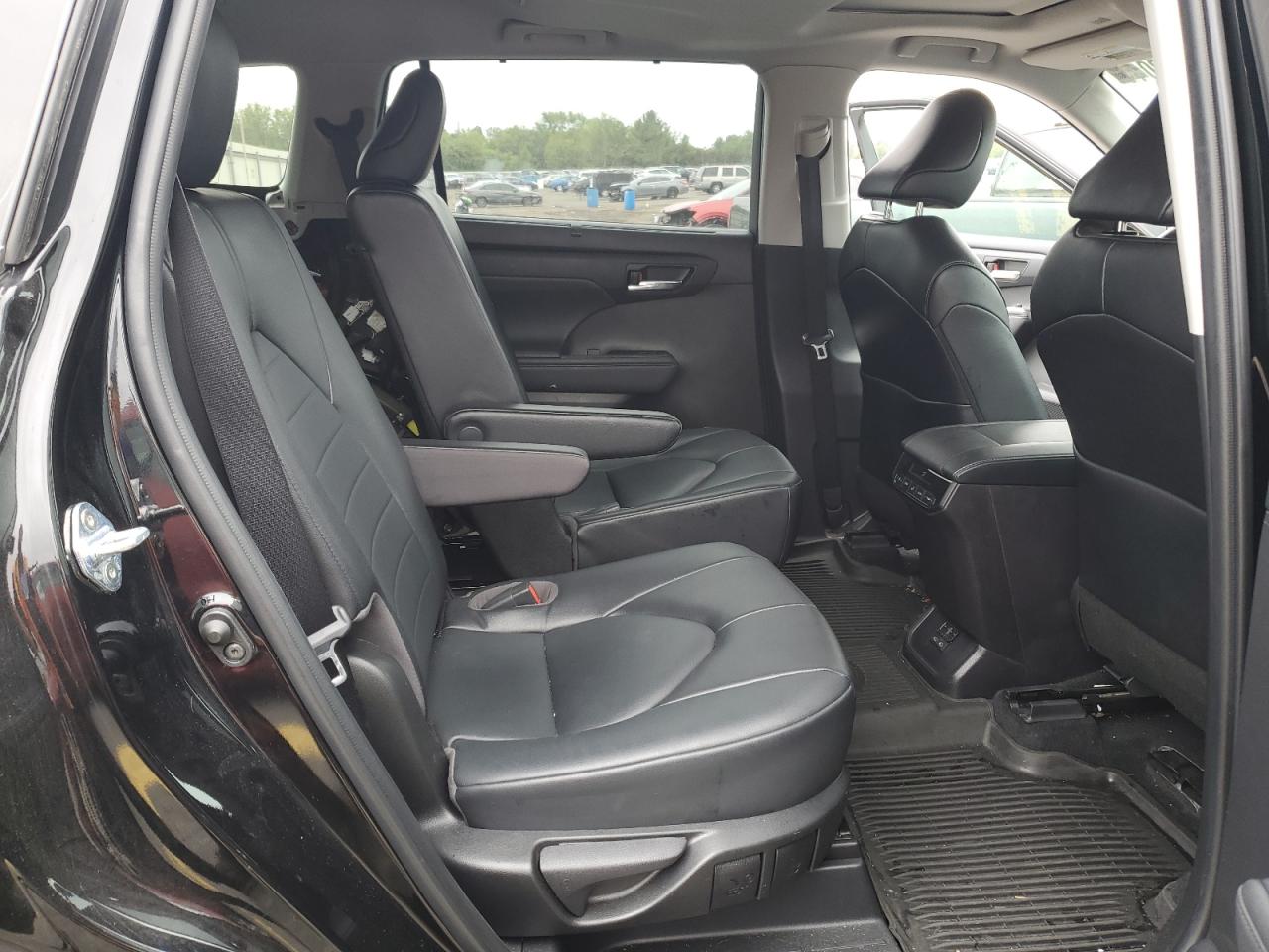 2022 TOYOTA HIGHLANDER XLE VIN:5TDGZRBH6NS591676