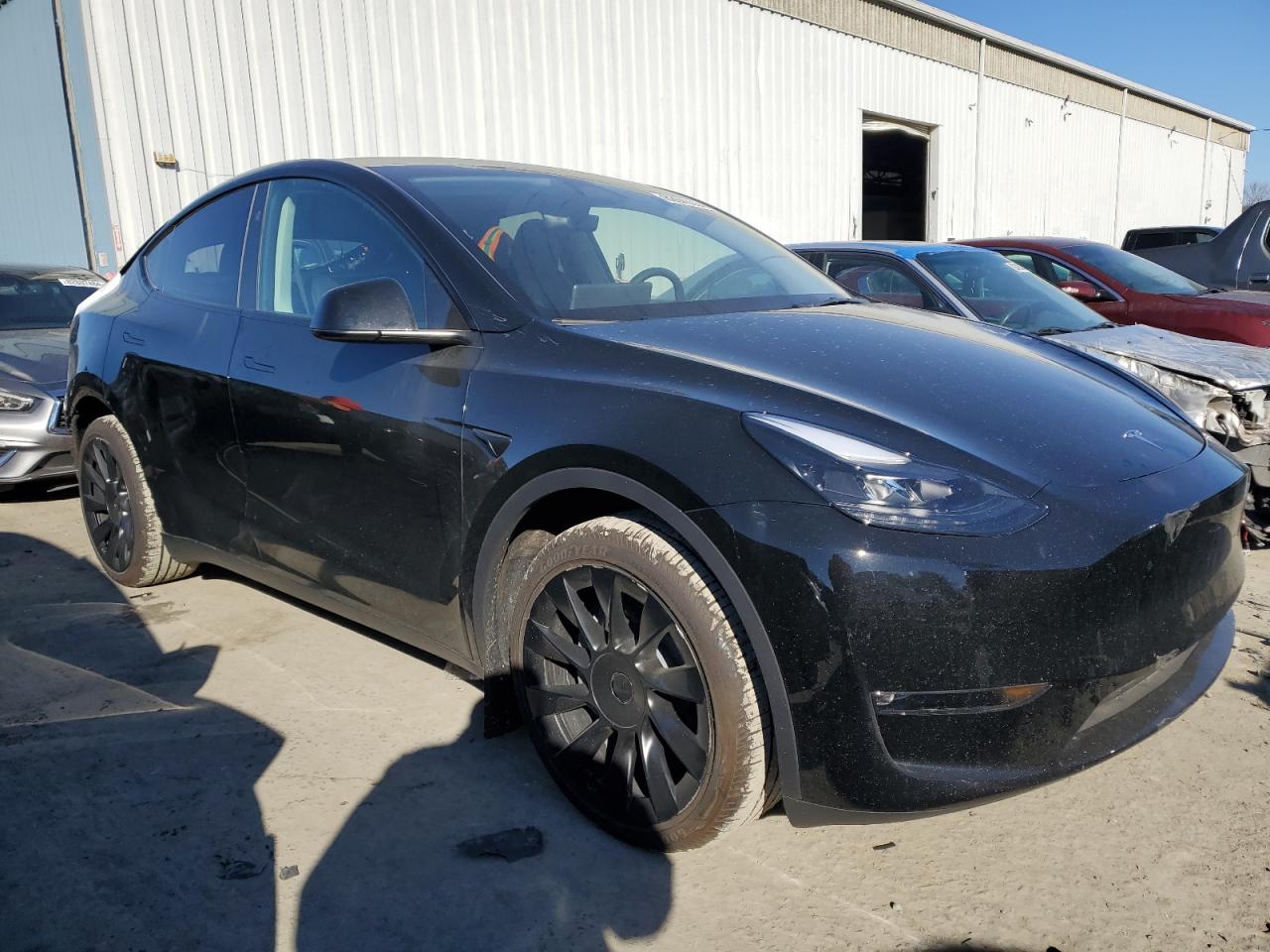 2024 TESLA MODEL Y  VIN:7SAYGAEE3RF004232