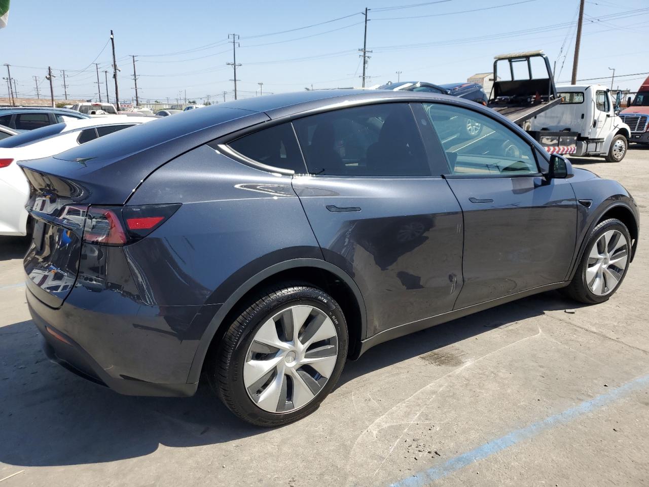 2024 TESLA MODEL Y  VIN:7SAYGDEE8RA232130