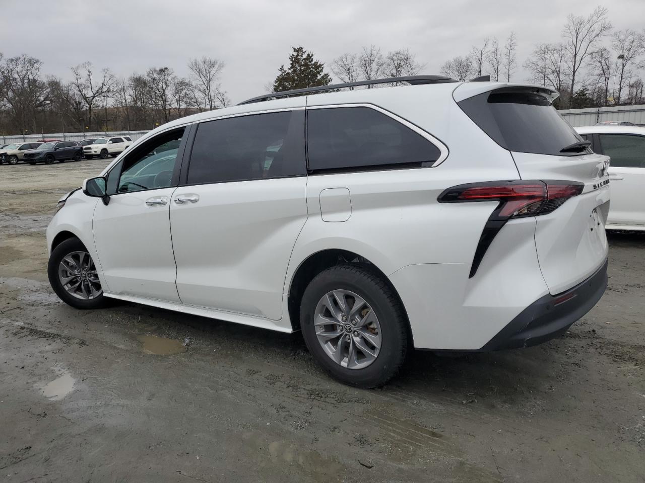 2022 TOYOTA SIENNA XLE VIN:5TDYRKEC6NS104357