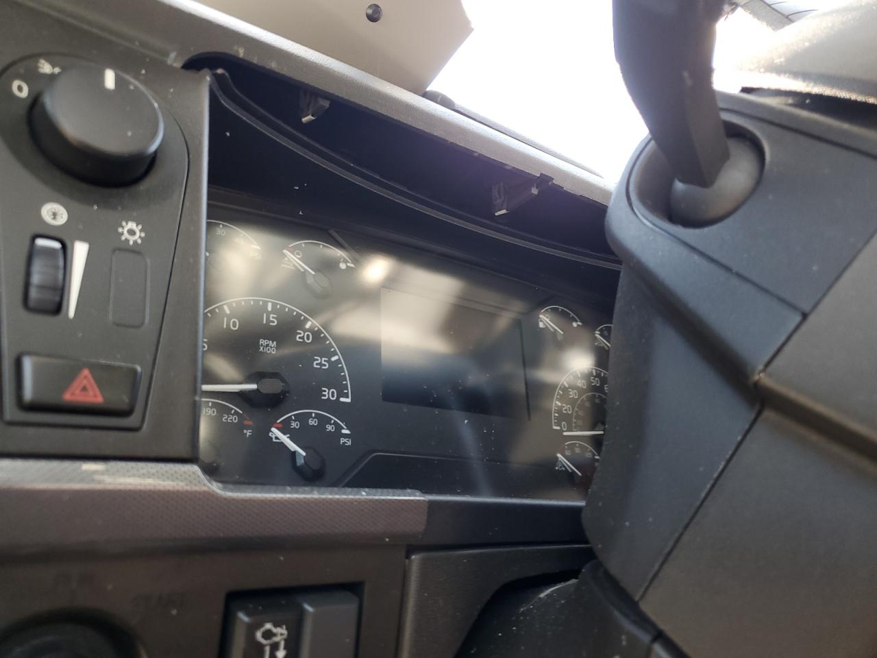 2024 VOLVO VNR  VIN:4V4WC9DHXRN627623