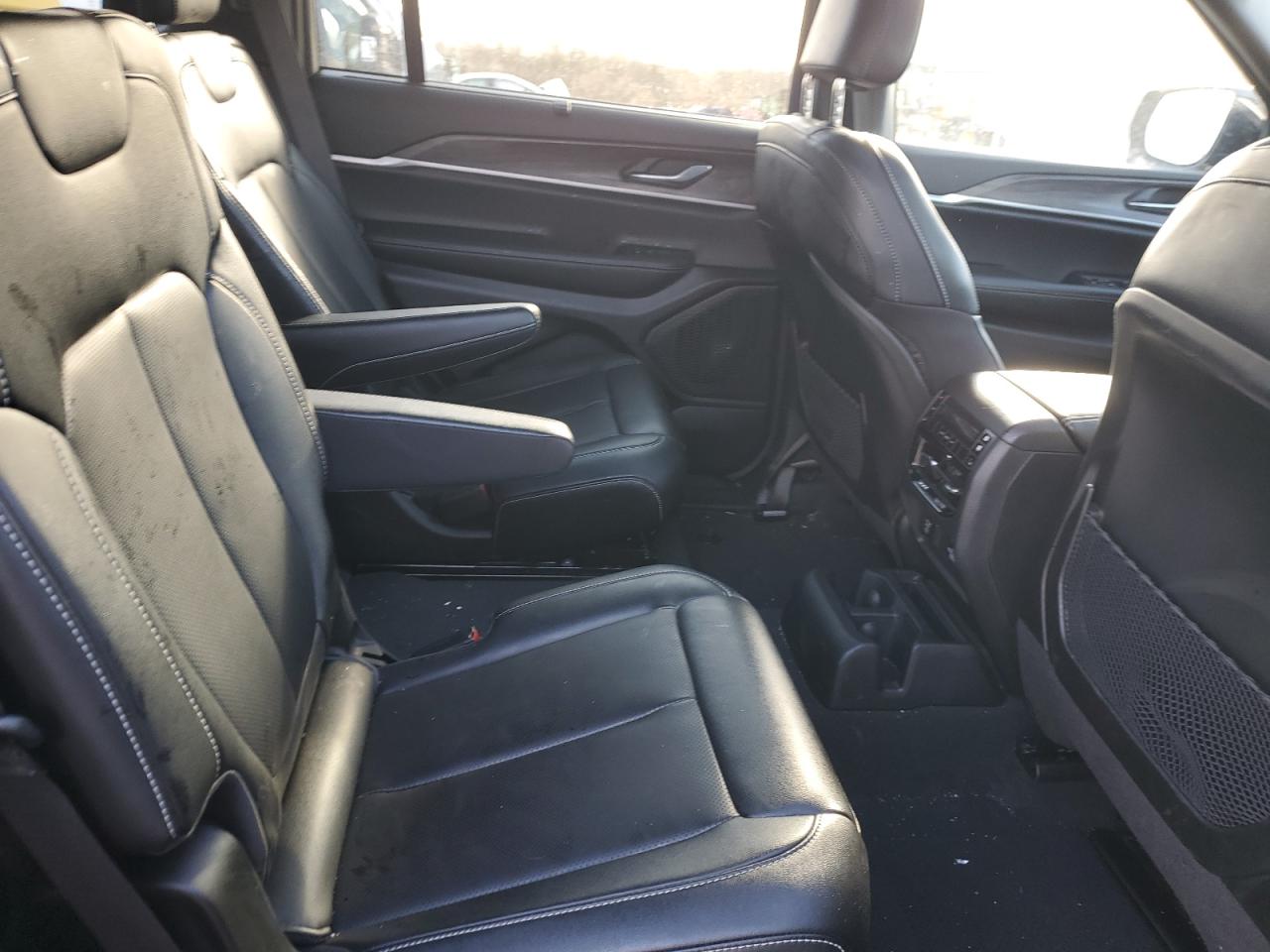 2024 JEEP GRAND CHEROKEE L LIMITED VIN:1C4RJKBG5R8602238