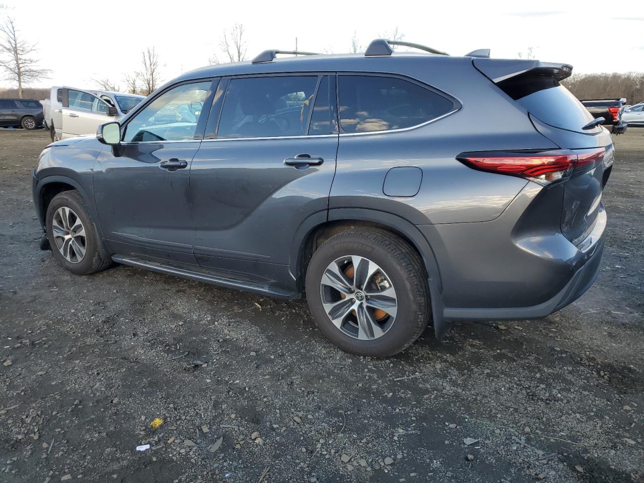 2022 TOYOTA HIGHLANDER XLE VIN:5TDGZRBH9NS588657