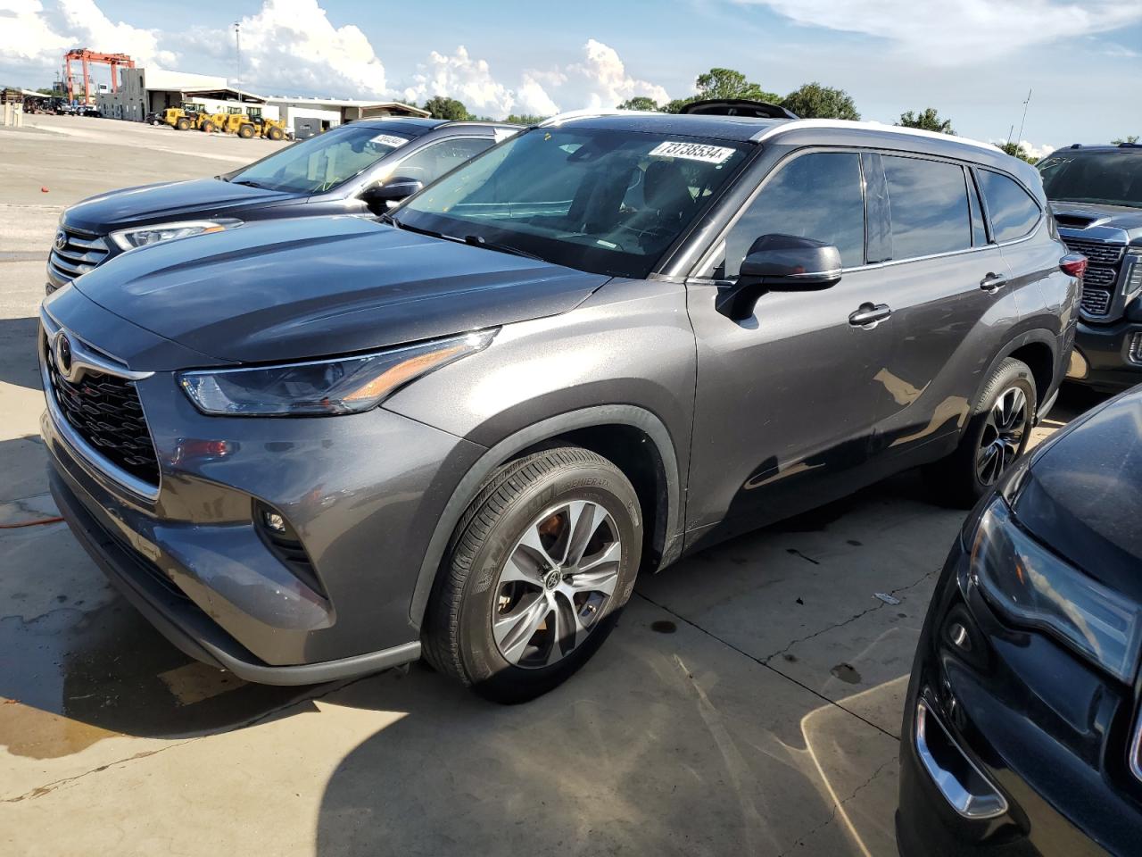 2022 TOYOTA HIGHLANDER XLE VIN:5TDGZRAH2NS552293