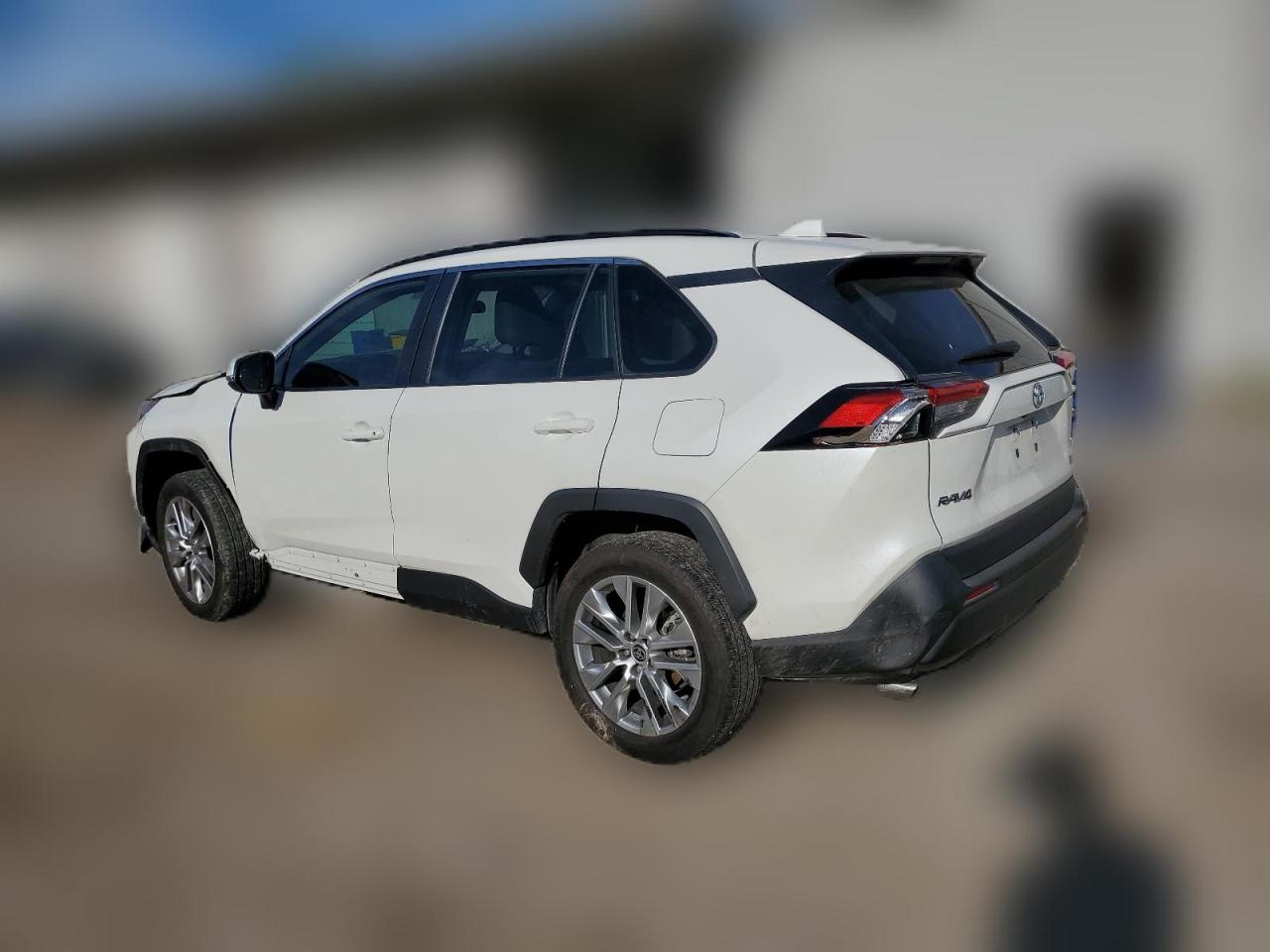 2022 TOYOTA RAV4 XLE PREMIUM VIN:2T3C1RFV8NW205070