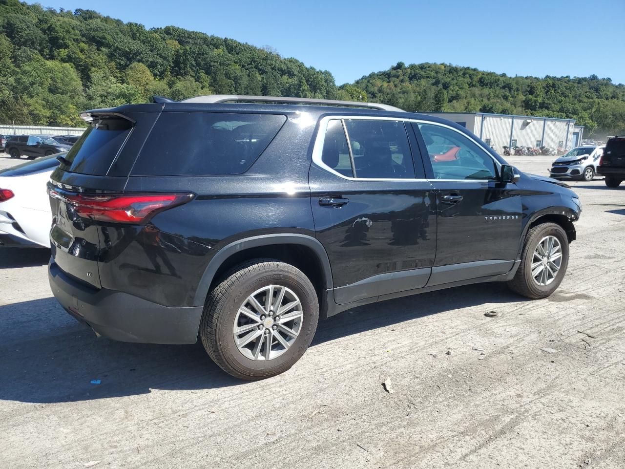 2022 CHEVROLET TRAVERSE LT VIN:1GNEVHKW7NJ111323