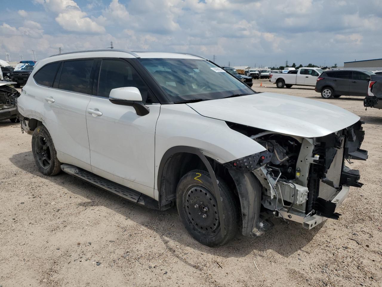 2022 TOYOTA HIGHLANDER XLE VIN:5TDGZRBH7NS567760