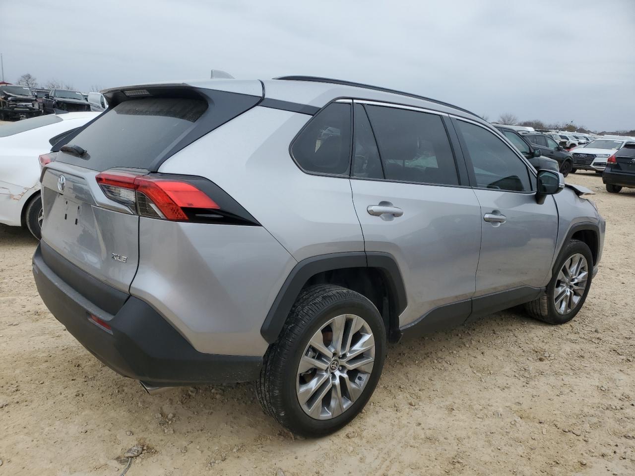 2022 TOYOTA RAV4 XLE PREMIUM VIN:2T3C1RFV5NC187886