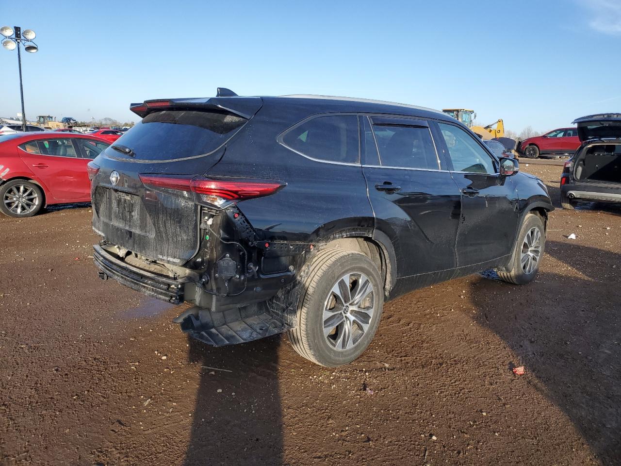 2022 TOYOTA HIGHLANDER XLE VIN:5TDHZRBH0NS577972