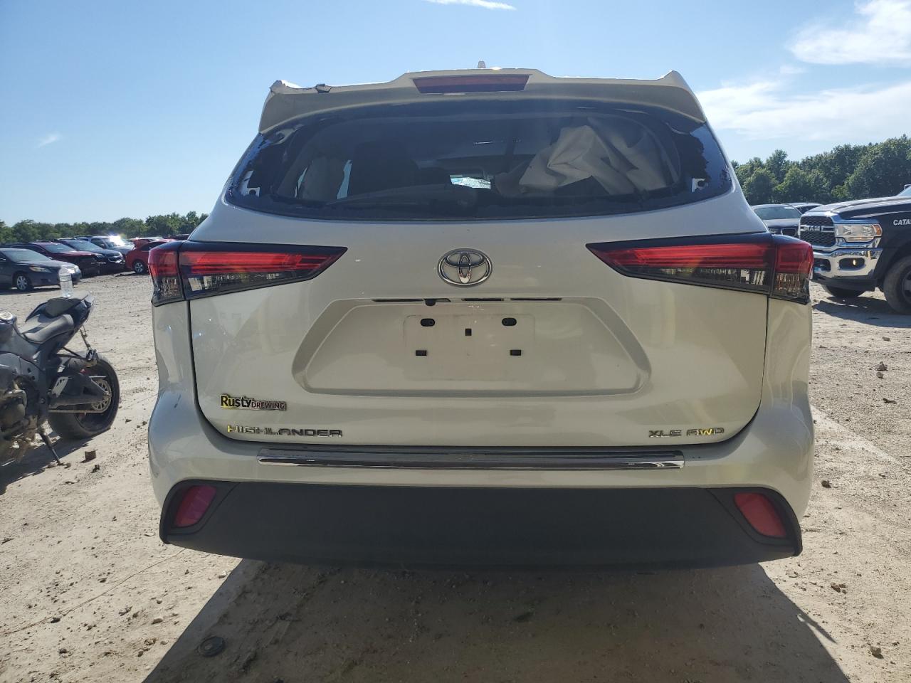 2022 TOYOTA HIGHLANDER XLE VIN:5TDGZRBHXNS243931