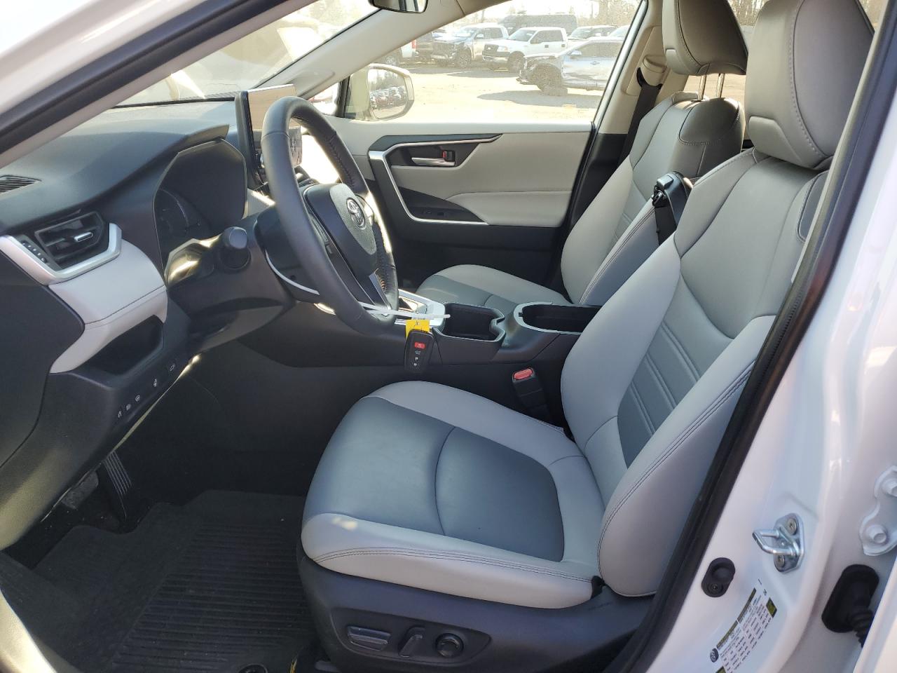 2024 TOYOTA RAV4 XLE PREMIUM VIN:2T3A1RFV3RW420420