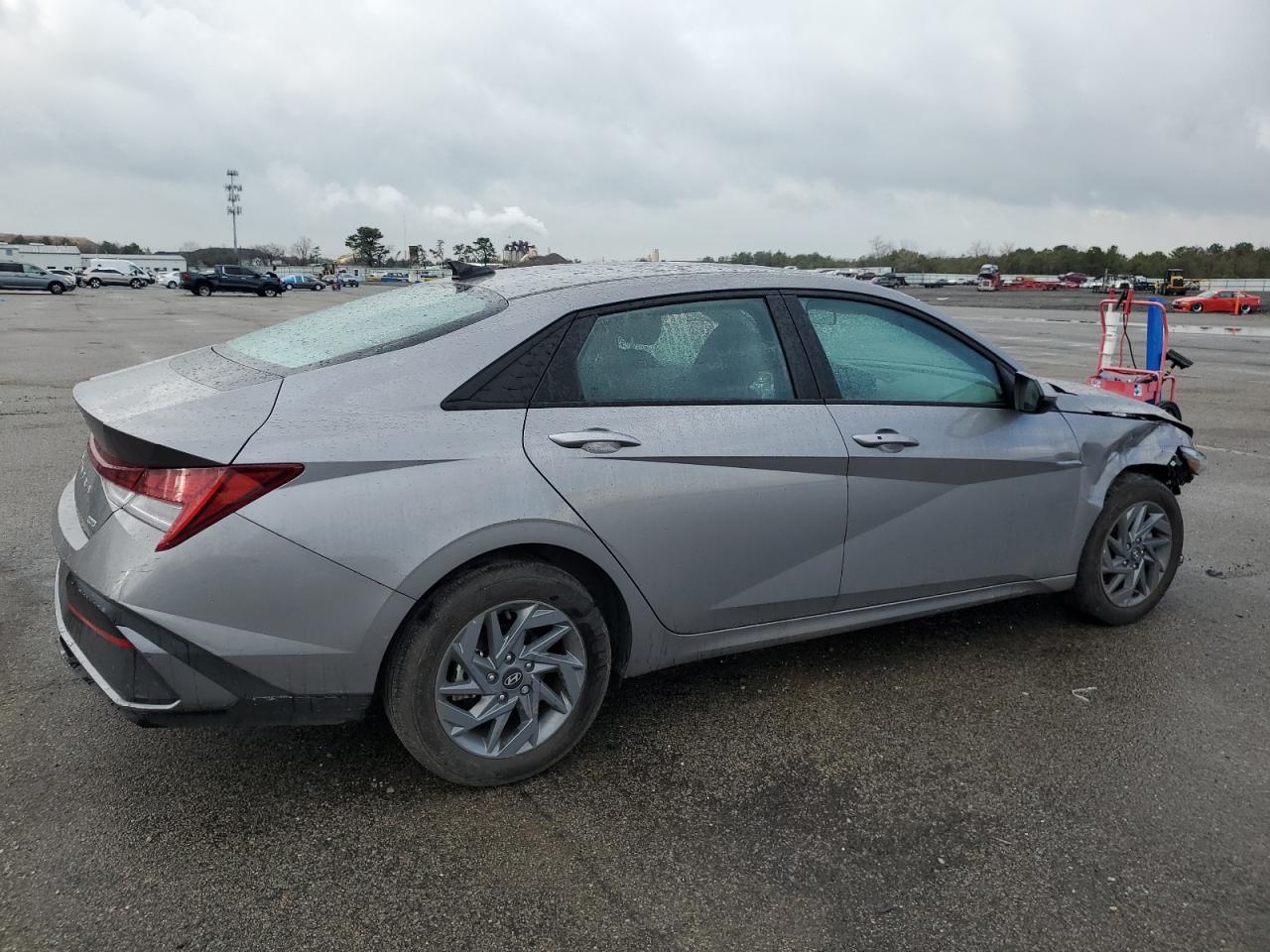 2024 HYUNDAI ELANTRA BLUE VIN:KMHLM4DJ8RU113806