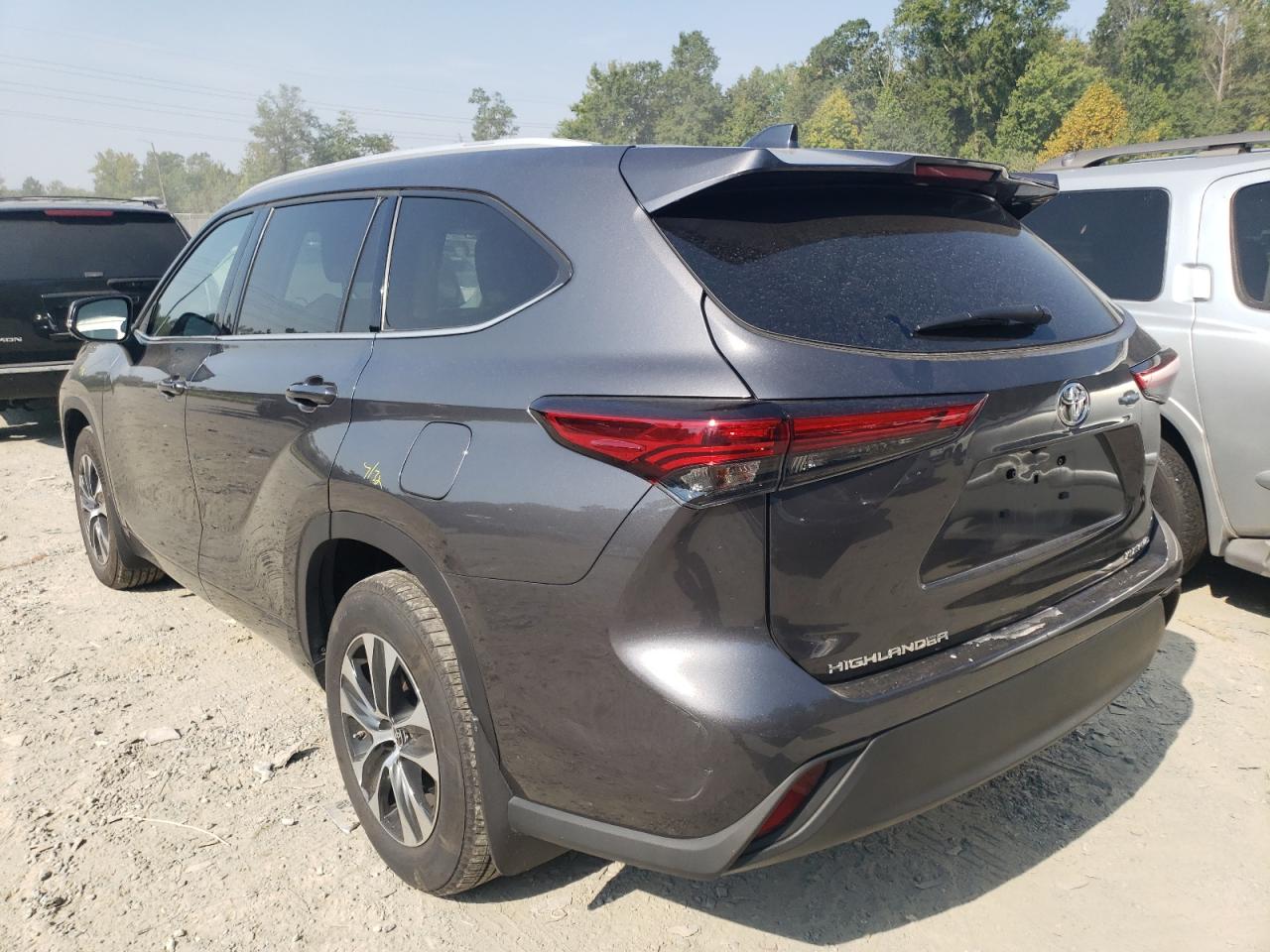 2022 TOYOTA HIGHLANDER XLE VIN:5TDGZRBH1NS213099