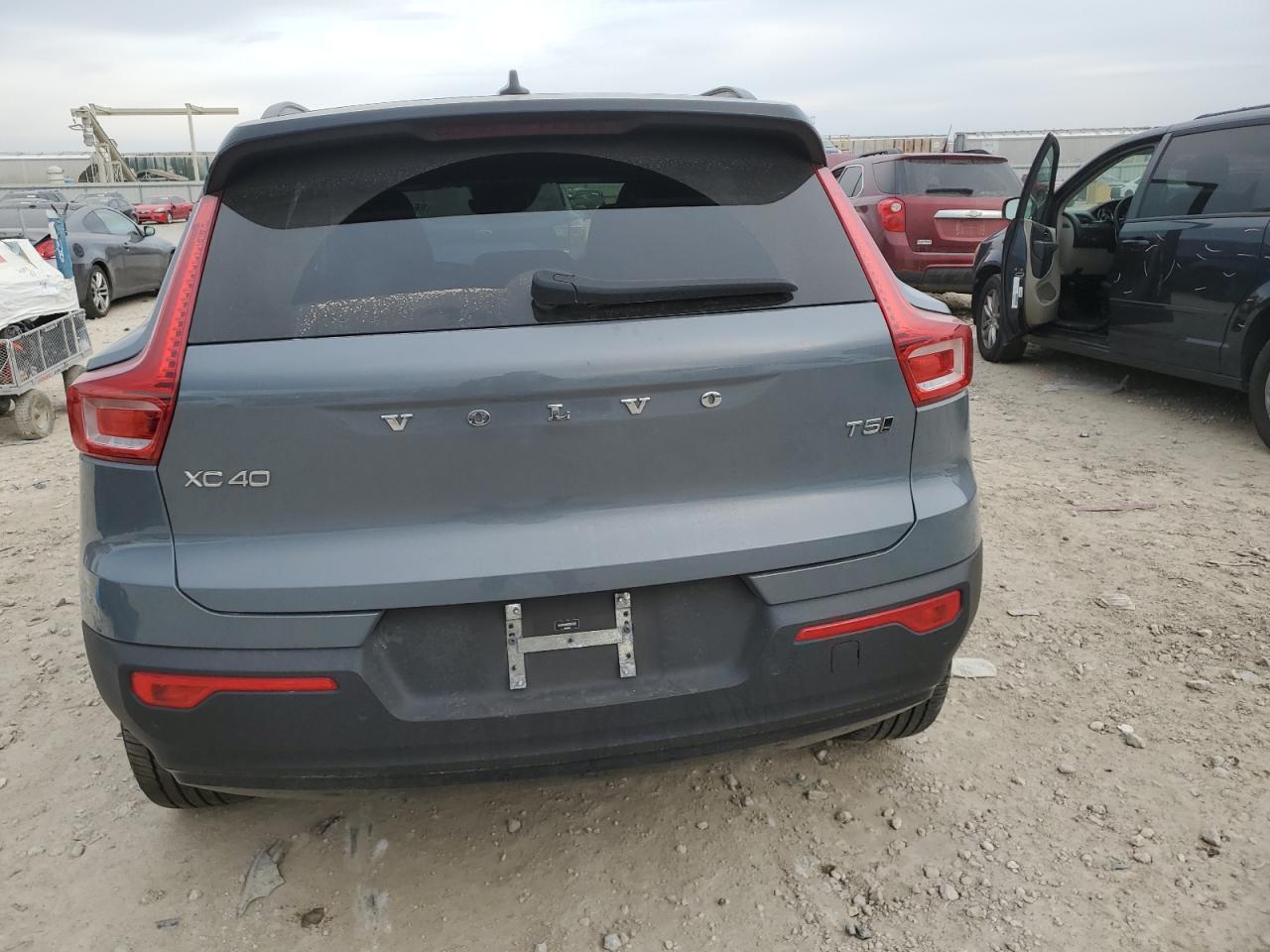 2022 VOLVO XC40 T5 R-DESIGN VIN:YV4162UM4N2662345