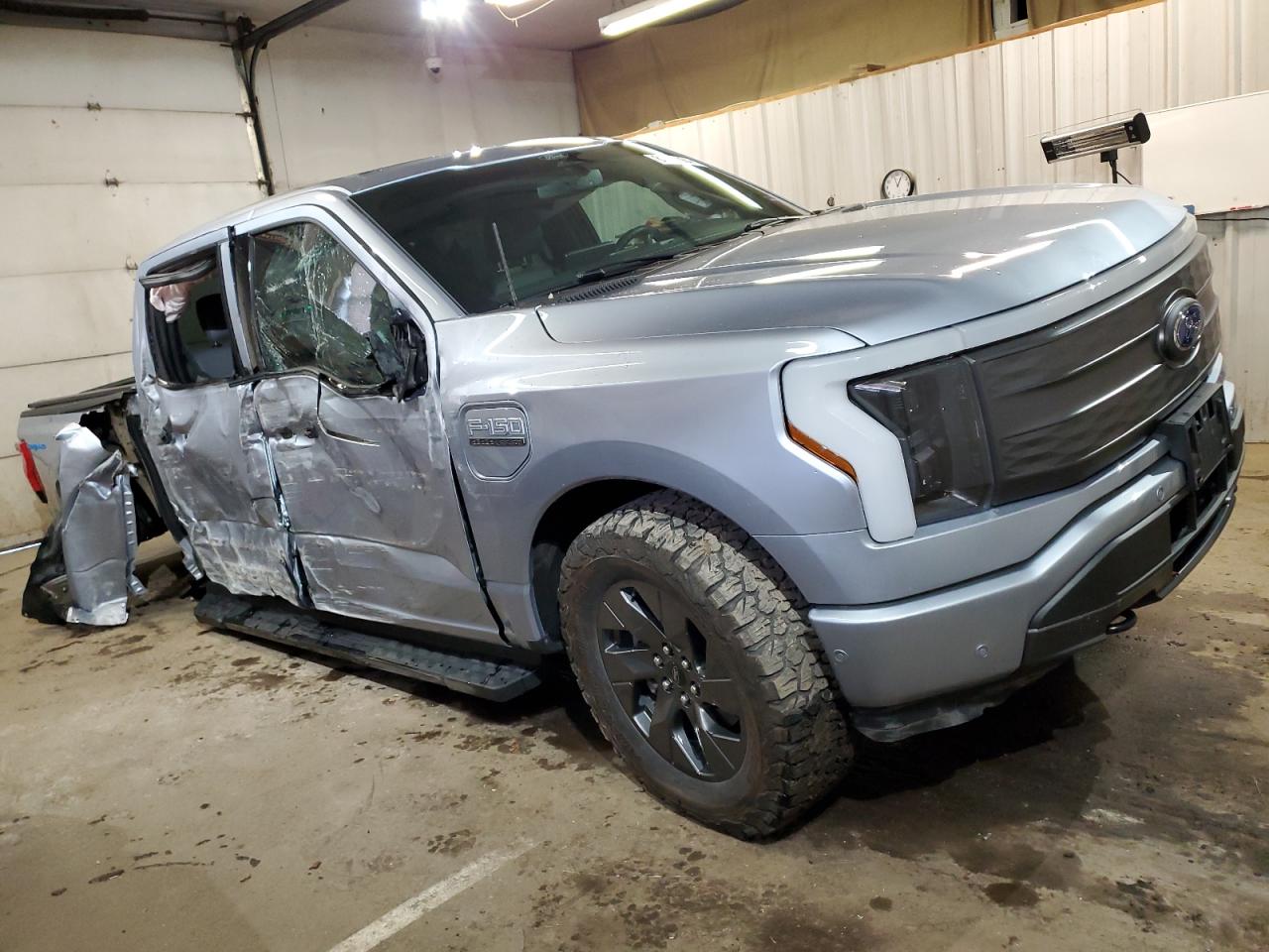 2022 FORD F150 LIGHTNING PRO VIN:1FTVW1EV8NWG03569