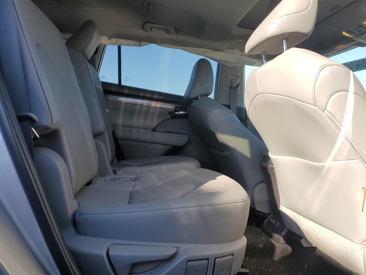 2022 TOYOTA HIGHLANDER LIMITED VIN:5TDDZRBH6NS563668