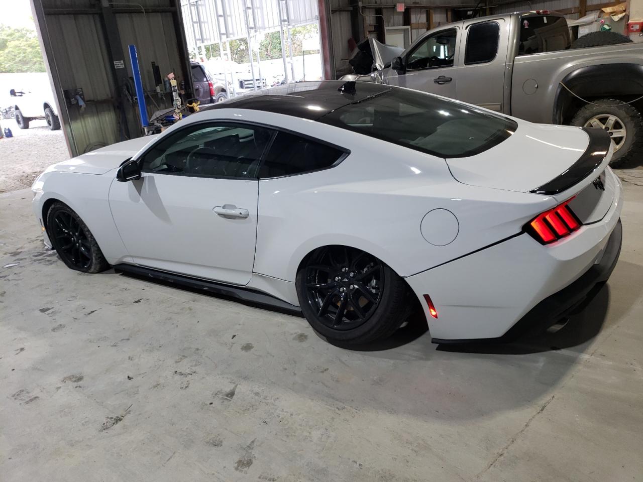 2024 FORD MUSTANG  VIN:1FA6P8TH1R5116190