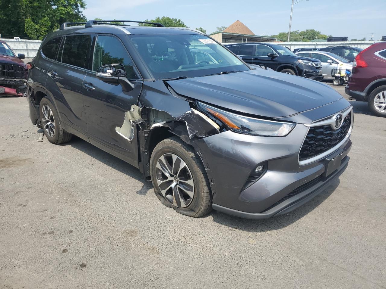 2022 TOYOTA HIGHLANDER XLE VIN:5TDGZRBHXNS196741