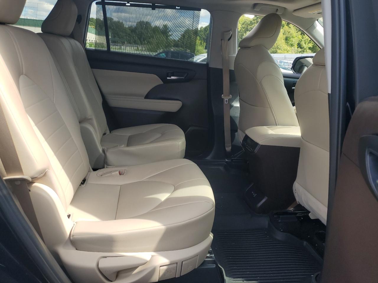 2022 TOYOTA HIGHLANDER XLE VIN:5TDHZRBH9NS206812