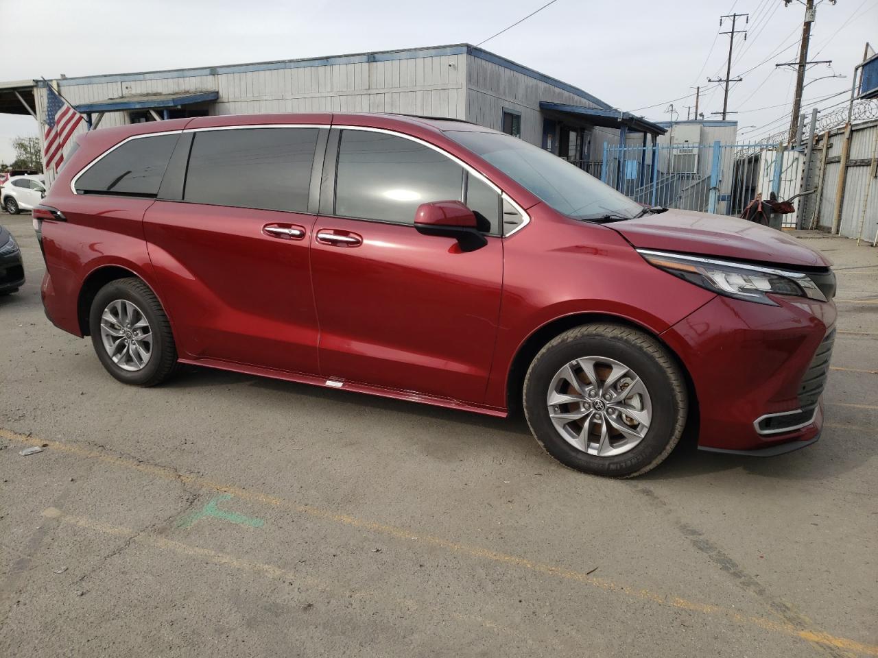 2022 TOYOTA SIENNA XLE VIN:5TDYRKEC6NS085325
