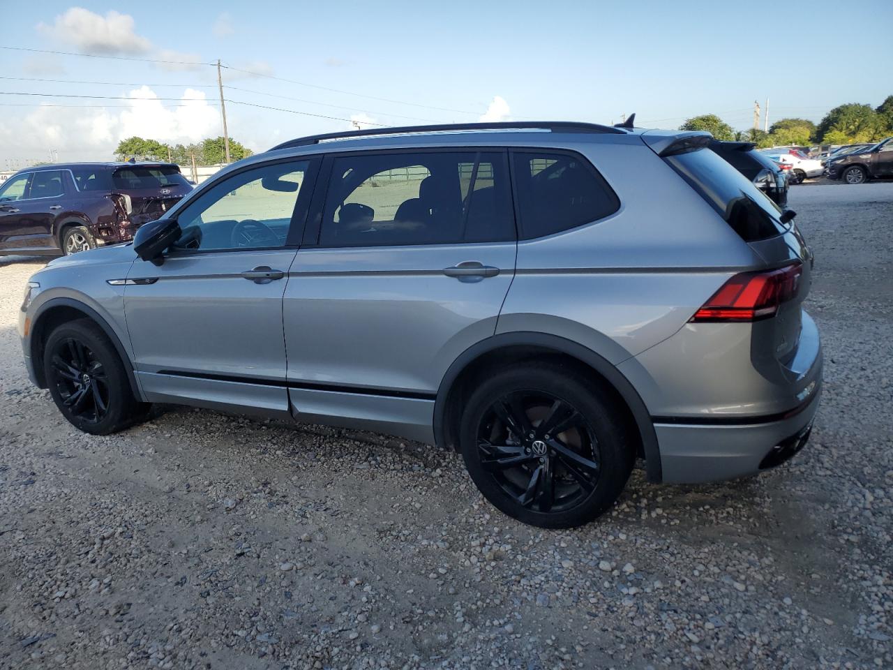 2023 VOLKSWAGEN TIGUAN SE R-LINE BLACK VIN:3VVCB7AX4PM054406