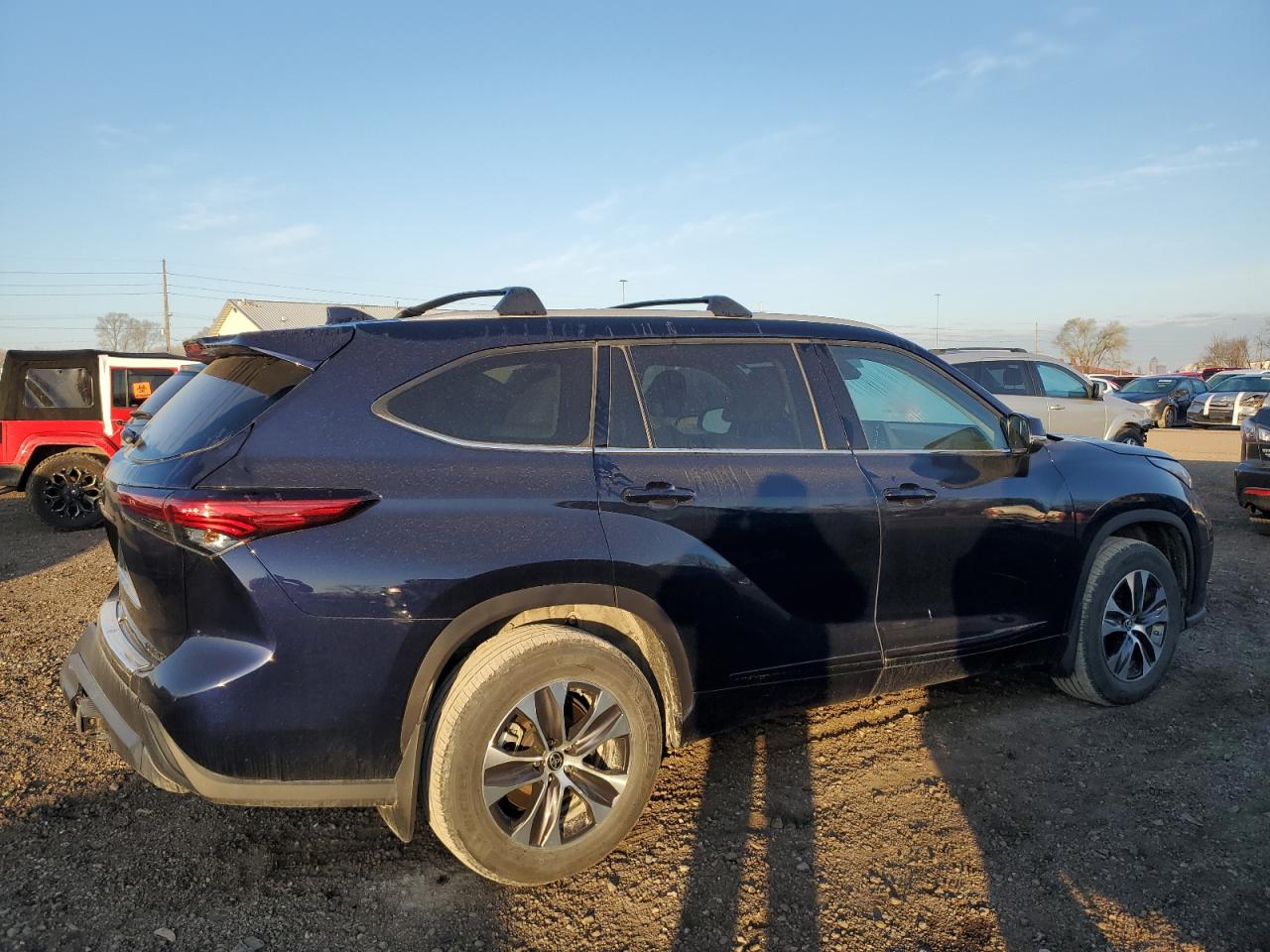 2022 TOYOTA HIGHLANDER XLE VIN:5TDGZRBH9NS592675