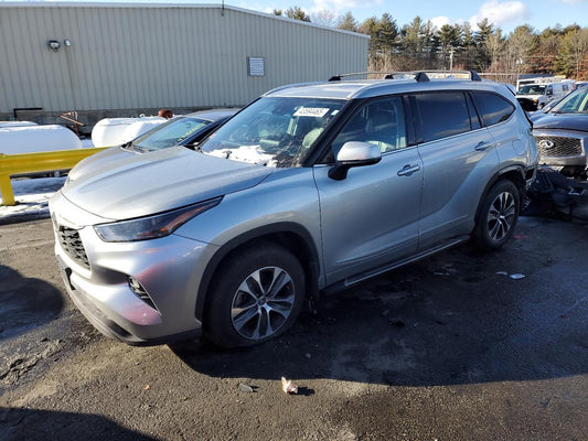 2022 TOYOTA HIGHLANDER XLE VIN:5TDGZRBH7NS588706