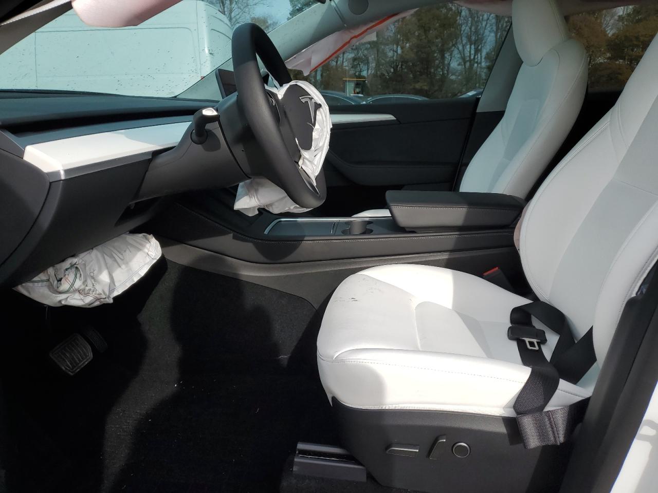 2024 TESLA MODEL Y  VIN:7SAYGDEE5RA332380
