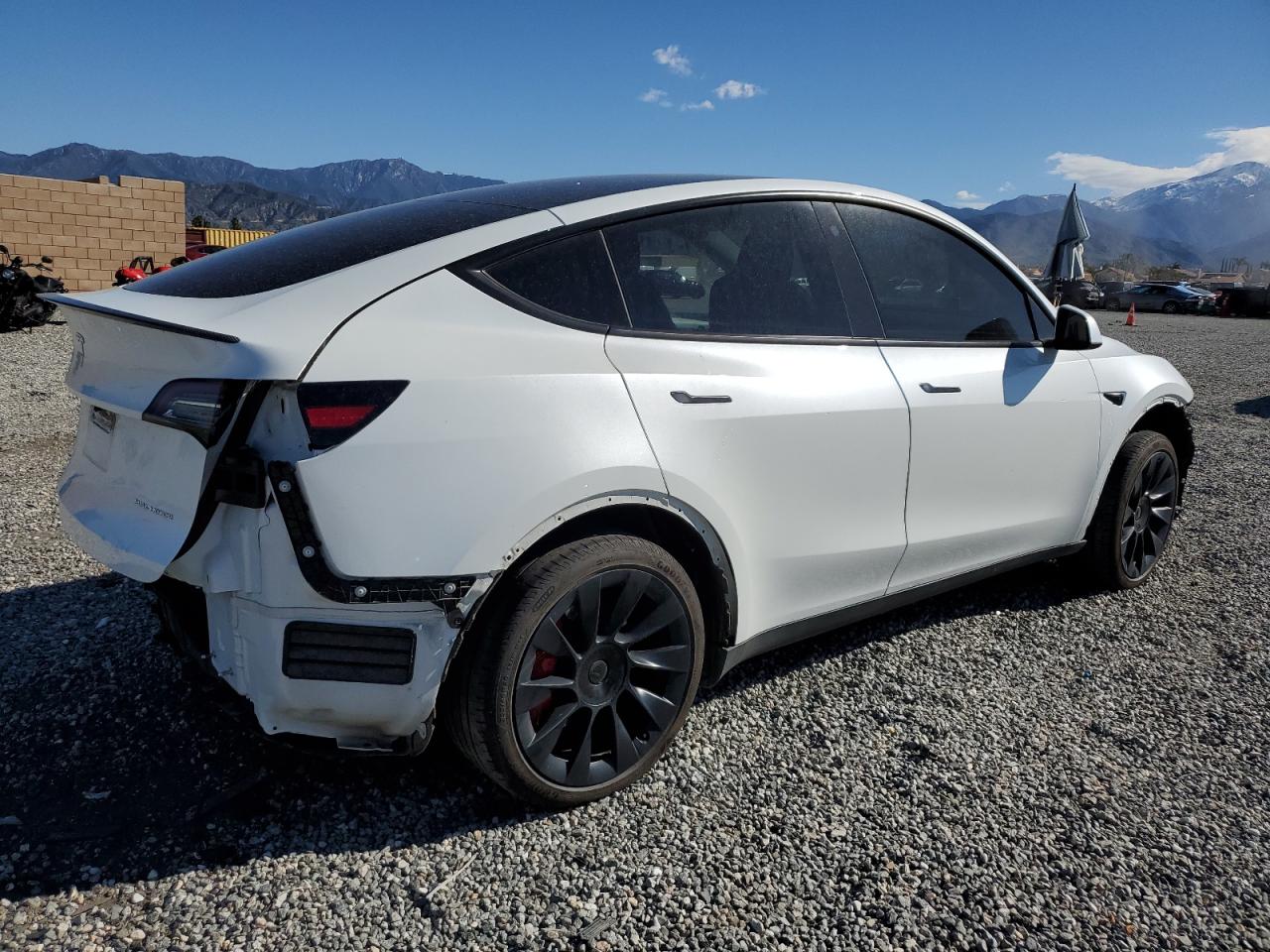 2023 TESLA MODEL Y  VIN:7SAYGDEE6PA103302