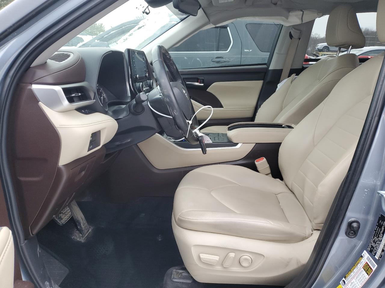 2022 TOYOTA HIGHLANDER XLE VIN:5TDGZRBH5NS244159