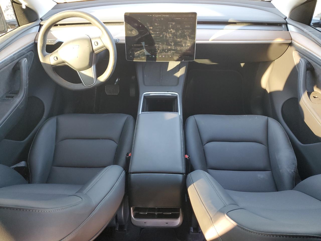 2024 TESLA MODEL Y  VIN:7SAYGDEE2RA274700
